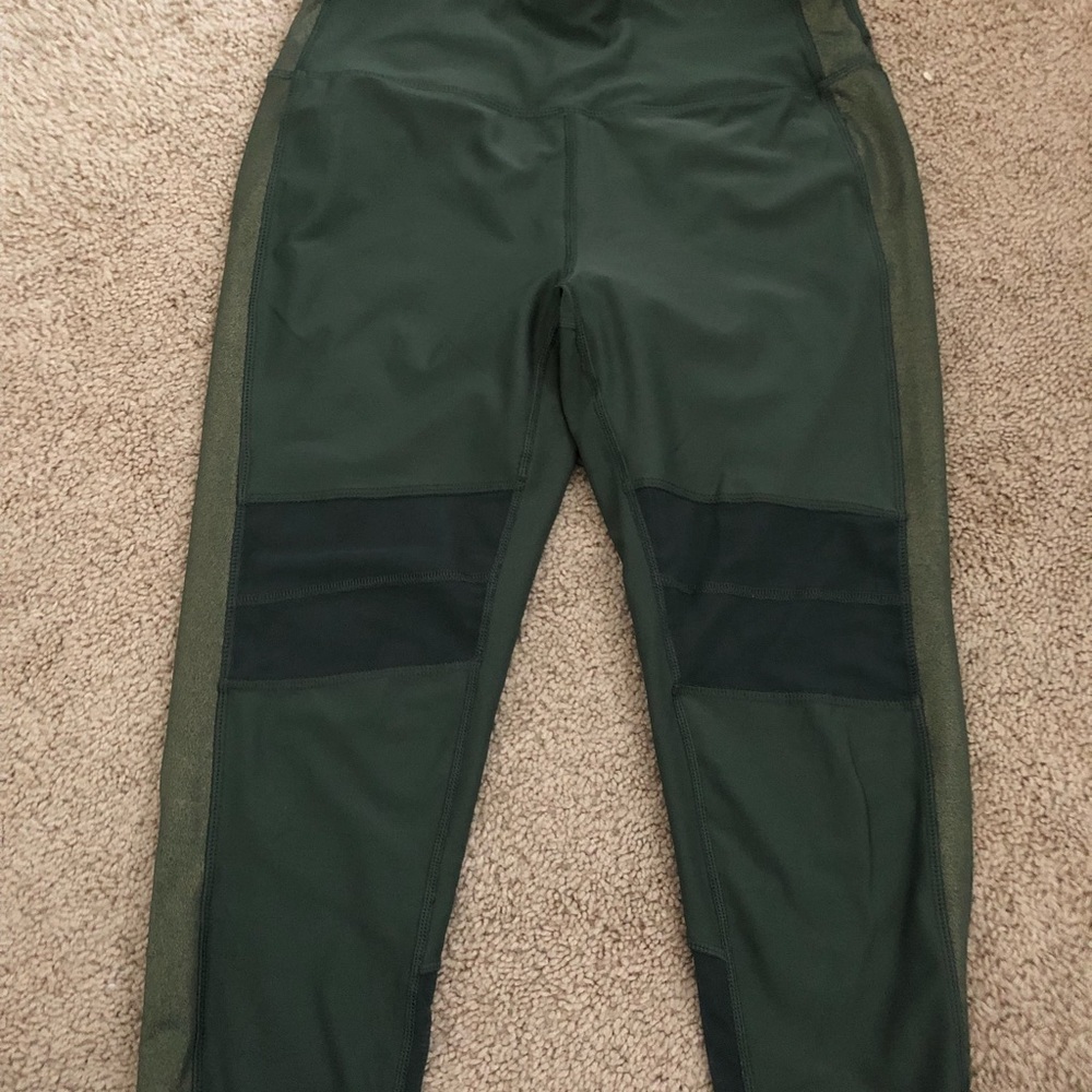 Like New Olive Green Yoga Pants🧜🏼‍♀️🐠